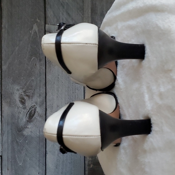 KENNETH COLE NEW YORK IVORY HEELS LEATHER SIZE 6 VINTAGE CLASSIC BLACK WHITE - Picture 7 of 14